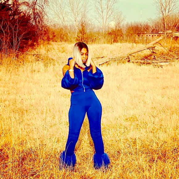 Meet your Posher, Janique 3/14 Pisces ♓️ 💕 Girl br🦄💕 Run the world 🦄🦄🦄 - Picture 8 of 17